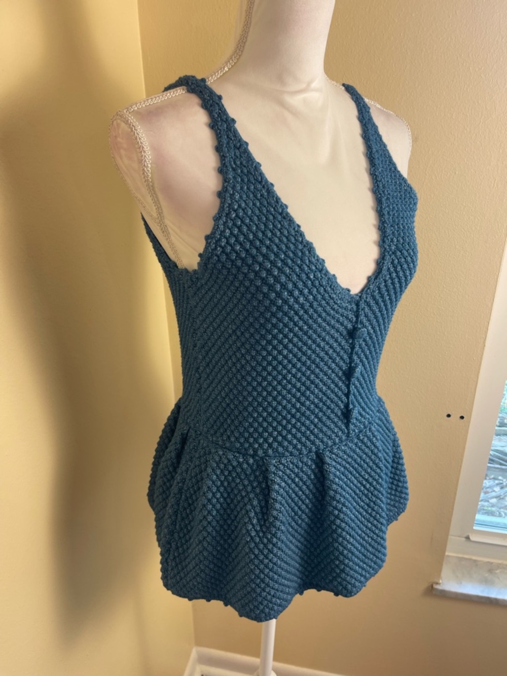 7 For All Mankind Blue Crochet Knit Peplum Top Tank Boho V Neck Coastal Chic M - Picture 8 of 15